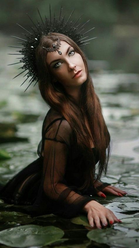 Fairytale Photoshoot, Gothic Photography, Lake Photoshoot, Halloween Photography, Water Nymphs, Creative Portrait Photography, Summer Photoshoot, Fantasy Photography, Pulp Art