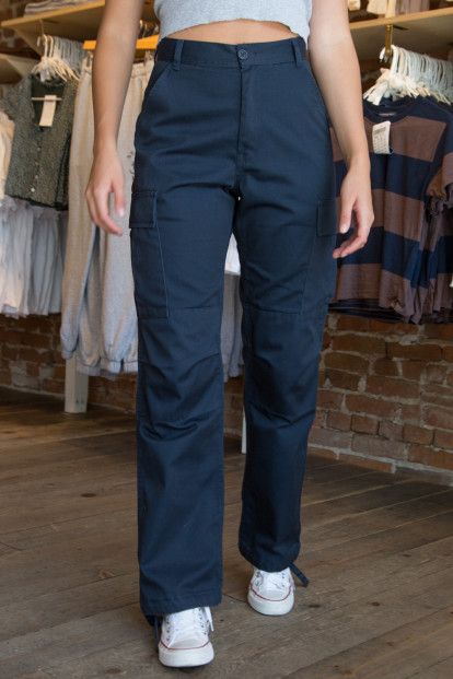 Blue Cargo Pants Outfit, Dickies Outfit, Worker Pants, Blue Pants Outfit, Navy Cargo Pants, Baggy Joggers, Cargo Pants Outfit Women, Blue Cargo Pants, Looks Pinterest