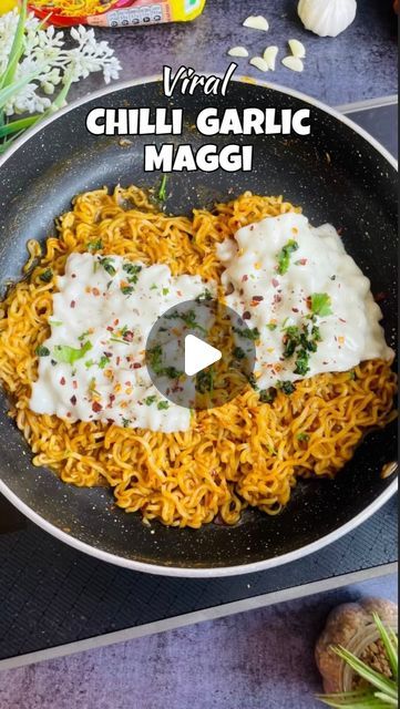 Garlic Maggi Recipes, Chilli Garlic Maggi, Cheese Maggi Recipe, Cheese Maggi, Maggi Soup, Maggi Noodles, Maggi Recipes, Cheese Slice, Garlic Cheese