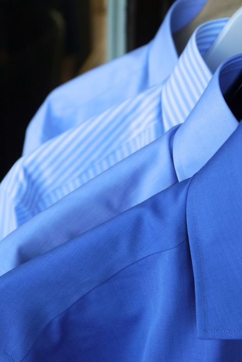 Men's dress shirts in various shades of blue Formal Dresses For Men, Style Gentleman, Shirt And Tie, Cool Winter, Clothing Photography, Sharp Dressed Man, Formal Shirts For Men, Business Outfit, Well Dressed Men