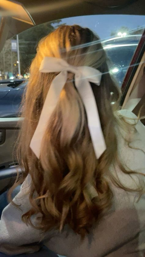 Ribbon In Hair Styles, Cute Bow Hairstyle, Model Hairstyles Woman, Bow In Hair, Bow Hairstyles, Hairstyle Ideas Easy, Hairstyle Examples, Tutorial Ideas, Dirty Blonde Hair