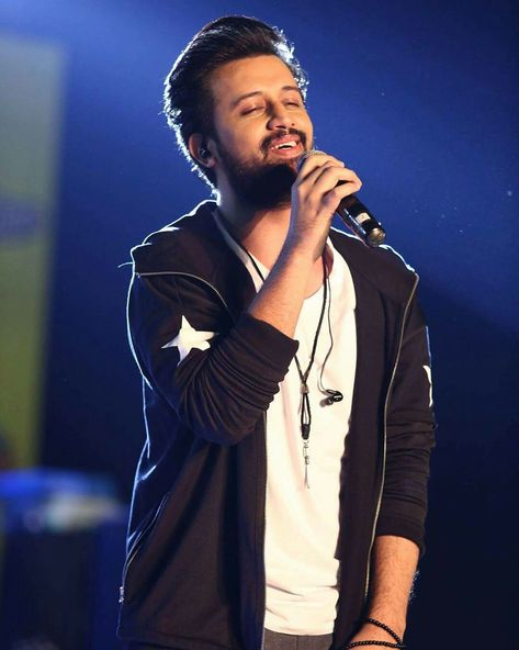 “#Exclusive [HD] @atifaslam on stage live at Karachi Eat Festival 2018. Atif Aslam Hairstyle, Atif Aslam Wife, Pakistani Movies, Half Girlfriend, Nusrat Fateh Ali Khan, Best Music Artists, Atif Aslam, Famous Singers, Bollywood Songs