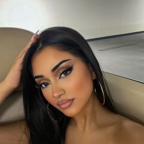 Surija Wahab on Instagram: "You’ve become a disgrace 4 me" Doe Eye Makeup, Colorblock Fashion, Prom Eye Makeup, Pinterest Makeup, Glam Makeup Look, Dope Makeup, Makeup Eye Looks, Asian Eyes, Big Hoop Earrings