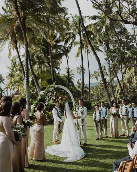 enveloped in love at @lanikuhonua 🕊️ it’s the wedding days that feel naturally immersive and heartfelt. it’s the little details that feel so intentional and true to the couple. I absolutely adore these two and how they celebrated their special day with their closest friends and family! the vendors did such a beautiful job at bringing their vision to life. cheers to jennifer + spencer! Planning: @forthegoodevents Photography: @sheyannelyn Videography: @pono_grace Music: @djtroyhawaii Dress... Italy Wedding Photography, Hawaii Destination Wedding, Pnw Wedding, Destination Wedding Inspiration, Luxury Destination Wedding, France Wedding, Nyc Wedding, Hawaii Wedding, Italy Wedding