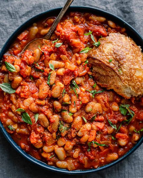 Livornese Stewed Beans - Rainbow Plant Life Stewed Beans, Rainbow Plant Life, Italian Diet, Italian Comfort Food, Bean Stew, Veg Recipes, Bean Recipes, Vegan Dinners, Plant Life