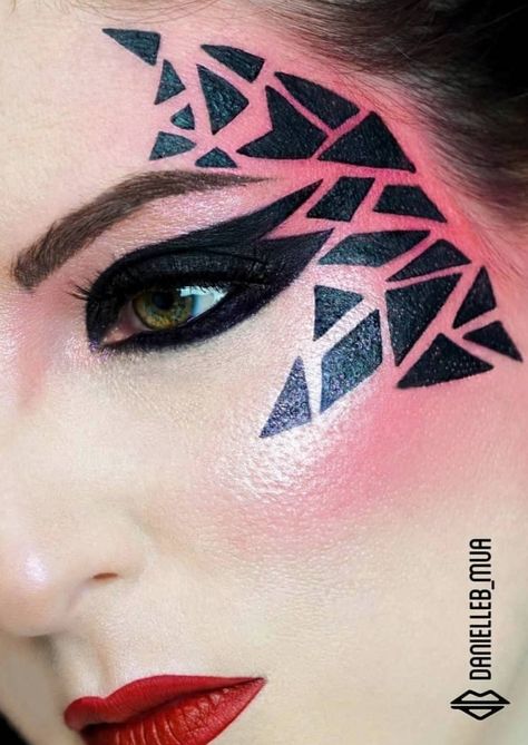 Eye makeup/eye shadow looks/ lips/ lipsticks/ liparts/hairstyles/ earrings /black Geometric Makeup, Graphic Shapes Design, Graphic Shapes, Shapes Design, Cool Eyes, Shape Design, Body Painting, Geometric Design, Eye Makeup