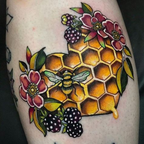 Honeycomb Tattoo Ideas, Bee Tattoos For Women, Bee And Honeycomb Tattoo, Comb Tattoo, Surgery Tattoo, Honey Bee Tattoo, Honeycomb Tattoo, Ufo Tattoo, Animal Tattoo Ideas