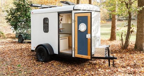 Old cargo trailer gets new life as an ultra-small tiny house Micro Camper Trailers, Converted Cargo Trailer, Mountain Ideas, Mini Caravan, Van Life Ideas, Home Van, Electric Cargo Bike, Rv Van, Horse Box