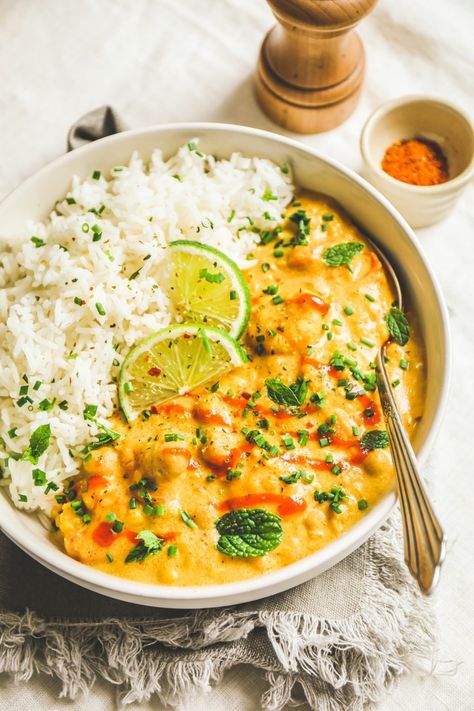 Curry de crevettes au lait ribot, crème de coco et riz basmati Coco Curry, Christmas Shoot, Sans Gluten, Asian Recipes, Food Inspiration, Main Dishes, Meal Prep, Light Box, Piercings