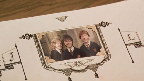 harry potter and the chamber of secrets (2002) Harry Potter Banner, Cover Harry Potter, The Chamber Of Secrets, Banner Drawing, Harry Potter And The Chamber Of Secrets, Chamber Of Secrets, Twitter Banner, Harry Potter Pictures, Harry Potter Wallpaper