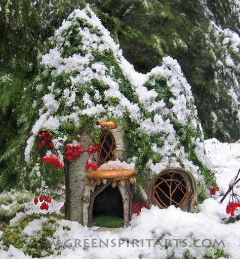 Snow Garden, Winter Fairy Garden, Christmas Fairy Garden, Fairy Ideas, Fairy Garden Ideas, Fairy Christmas, Fairy Homes, Fairy Village, Fairy Home