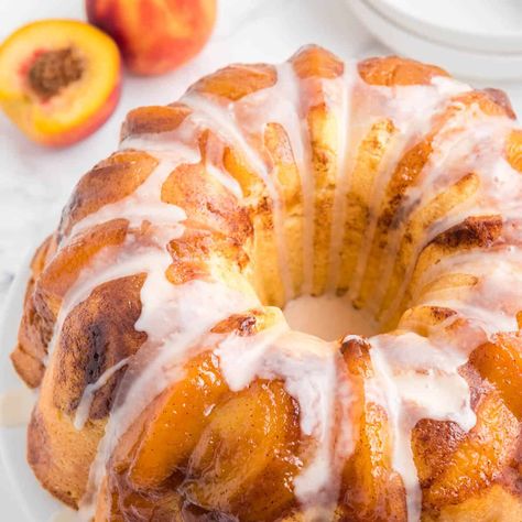 Rich and full of flavor, this peach cobbler pound cake with cream cheese is an indulgent treat. This delectable dessert combines the moistness of pound cake with the classic flavors of a warm peach cobbler. The burst of fruity sweetness from the peaches is complemented by the moist, buttery cake, resulting in a truly tantalizing taste that will keep one's taste buds begging for more. With every bite of this delightful creation, you'll experience a medley of textures and tastes sure to please the Pound Cake With Cream Cheese, Peach Cobbler Pound Cake, Peach Cobbler Cake, Peach Pound Cakes, Pecan Tarts, Cobbler Topping, Peach Cobbler Easy, Cream Cheese Pound Cake, Salt Spoon