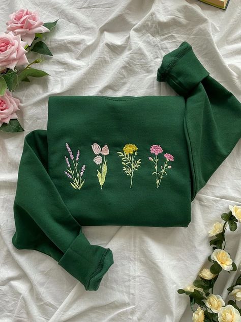 Wildflowers Embroidered Crewneck Flower Sweatshirt Floral - Etsy Australia Machine Embroidered Sweatshirt, Summer Diy Projects, Sweatshirt Embroidery, Floral Sweatshirt, Flower Sweatshirt, Embroidery Tshirt, Embroidery Shoes, Fabric Waste, Embroidery Sweatshirt