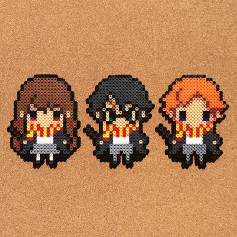 Resultado de imagen de HAMA+BEADS+ Harry Potter Melty Beads, Hama Beads Patterns Harry Potter, Book Perler Beads, Movie Perler Beads, Harry Potter Beads, Hama Beads Harry Potter, Harry Potter Perler Beads, Beads Perler, Art Harry Potter