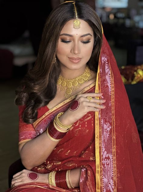 Tasnia Farin Wedding Indian Bride Poses, Bengali Bridal Makeup, Engagement Hairstyles, Bridal Makeup Images, Trendy Outfits Indian, Bridal Necklace Designs, Indian Bridal Photos, Bengali Bride, Indian Bride Outfits