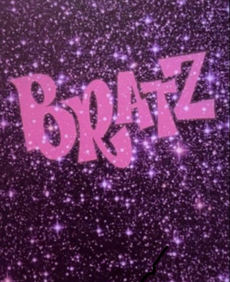 Bratz Purple Wallpaper, Y2k Aesthetic Bratz, Bratz Purple Aesthetic, Her Ipad Wallpaper Purple, Bratz Dolls Wallpaper, Pink Aesthetic Bratz, Bratz Doll Wallpaper, Bratz Backgrounds, Bratz Aesthetic Wallpaper