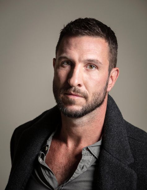 Pablo Schreiber Pablo Schreiber Halo, Pablo Skywalkin, Pablo Schreiber 13 Hours, Liev Schreiber Sabertooth, Pablo Schreiber, Book Boyfriends, Master Chief, Wolves, Halo