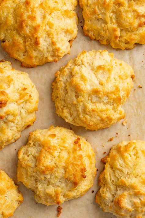 With just 30 minutes, six ingredients, and no mixer needed, drop biscuits are the quickest and easiest biscuits to make. This beginner-friendly recipe is easy to customize to make sweet or savory biscuits. Easiest Biscuits, Homemade Drop Biscuits, Buttermilk Drop Biscuits, Easy Drop Biscuits, Best Biscuits, Drop Biscuits Recipe, Cheesy Biscuit, Savoury Biscuits, How To Make Biscuits