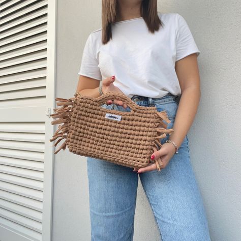 handmade crochet bag with fringes, made in recyled cotton #crochet #crochetbag #borsauncinetto #borsa #fashion #inspo #crochetmania #crochetinspo #crochetinspiration #moda #ootd #outfit #outfitidea #photo #pin #uncinetto #handmade #fattoamano #hook #hooked #crochetidea #crocheting #crochetterapia #clutchbag #crochetclutchbag #cherry #cherrybag #cotton #recycledcotton #enviroment Crochet Clutch Bags, Sewing Clothes Women, Handmade Crochet Bags, Photo Pin, Clothes Women, Crochet Bags, Cotton Crochet, Ootd Outfit, Sewing Clothes