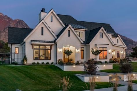 Wright Homes Photo Gallery | New Homes in Utah Wright Homes Bloxburg House Plans, Aesthetic Mansion Exterior, Aesthetic Mansion, New House Landscaping, Utah Homes, Utah House, Mansion Exterior, Floor Plan Ideas, Country Estates