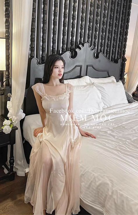 Beautiful Night Robes, Midevil Nightwear, Japanese Nightgown, Night Gown Aesthetic, Fancy Nightgown, Flowy Nightgown, Wedding Night Outfit, Elegant Pajamas, Elegant Sleepwear