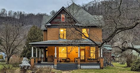 The Silence Of The Lambs, Silence Of The Lambs, Fayette County, Big Screen Tv, Custom Shower Curtains, Psychological Horror, Custom Shower, Clawfoot Tub, Filming Locations