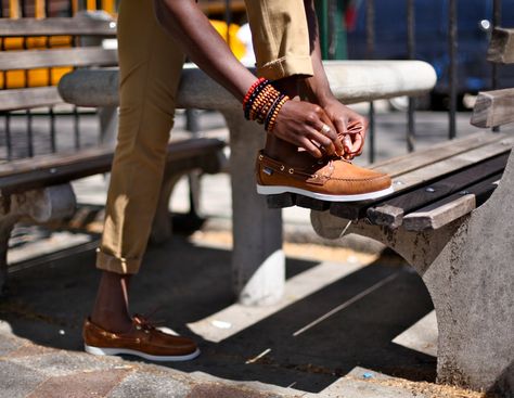 sperry goodness Sebago Docksides Men Outfit, Sebago Docksides, Perfect Gentleman, Cars Girls, Random Inspiration, Boat Accessories, Girls Style, Nassau, Mens Accessories Fashion