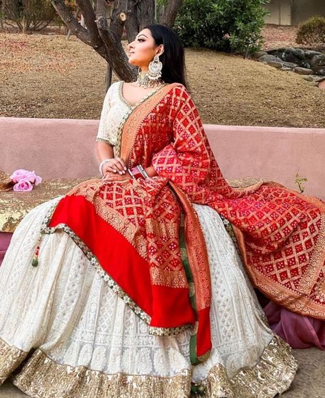 Indian Bridal Couture, Chikankari Lehenga, Mehendi Outfit, Latest Bridal Lehenga, Indian Outfits Lehenga, Wedding Lehenga Designs, Lehenga Designs Simple, Indian Bride Outfits, Bridal Lehenga Collection