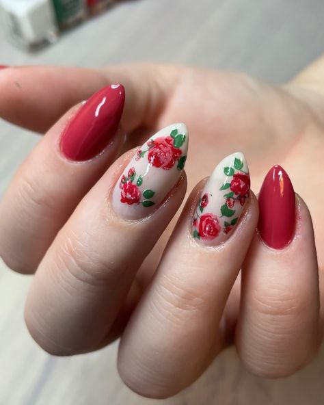 summer rose garden nails 🌹🤍🥰💐 layered stamping is my new favourite thing - this is the first @clearjellystamper plate I picked up and after a couple of test runs to get the alignment perfect I am so obsessed with how the design turned out. I want to frame it it’s so pretty! products: • Clear Jelly Stamper: Floral Blossom - CjS-279 • @orlynailsuk - Seize the Clay • @barrymcosmetics - Sheer Luck/Jalapeño/White Cotton/Hot Chili • @essie - Not What It Seams/Tug at the Harpstrings — #nailsart #r... Rose Art Nails, Roses Nails Design, Nails With Roses Design, Rose Design Nails, Red Roses Nails, Rose Nails Design, Red Floral Nails, Red Rose Nails, Vintage Rose Nails