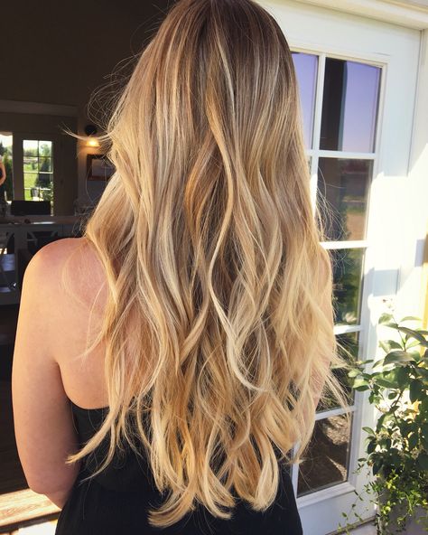 Balayage summer hair natural blonde with beach waves Beachy Blonde Highlights, Beach Blonde Balayage, Blonde Beach Hair, Beach Balayage, Blonde Hair Beach, Balayage Summer, Beach Blonde Hair, Blonde Summer, Hair Color Asian