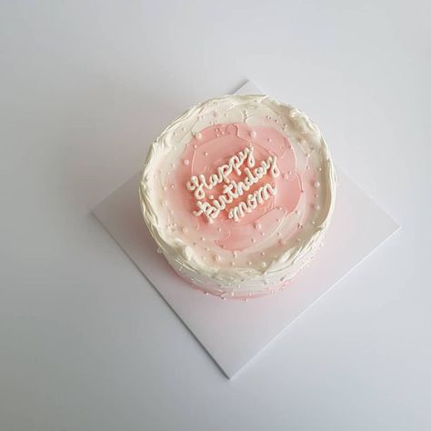 Korean Birthday Cake Aesthetic, Korean Birthday Cake, Minimalist Cakes, Birthday Cake Aesthetic, Pastel Cakes, Cake Aesthetic, Korean Cake, Simple Cake Designs, Simple Birthday Cake