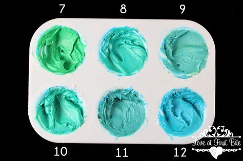 Cookies and Color: Mixing Tertiary Colors The Easy Way Teal Royal Icing, Icing Color Chart, Bakery Inspiration, Tertiary Colors, Diy Cookies, Cake Techniques, Blue Frosting, Blue Icing, Frosting Colors