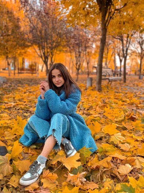 Autumn Photography Portrait, Aesthetics Photography, Fall Photo Shoot Outfits, Cute Photo Poses, Outdoor Portrait Photography, Fall Portraits, Winter Mode, Fashion Photography Poses, Foto Poses