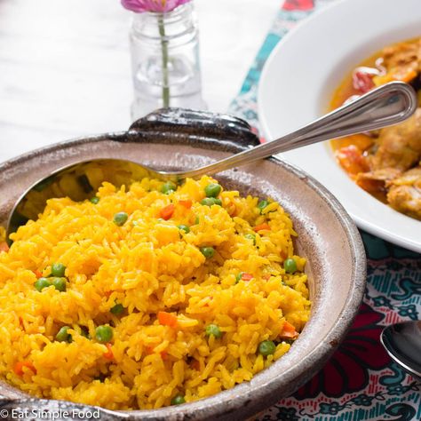 Arroz Amarillo Recipe, Yellow Spanish Rice, Rice With Peas, Yellow Rice Recipes, Yellow Vegetables, Spanish Rice Recipe, Rice Side Dish Recipes, Spanish Chicken, Peas Recipe