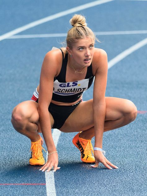 Alica Schmidt 🥉 400 metres • 2024 German Athletics Championships (Braunschweig) #squatting Alicia Schmidt, Alica Schmidt, Female Athlete, Track And Field Athlete, Sports Celebrities, Team Coaching, Usain Bolt, Athletic Girls, Sport Illustration