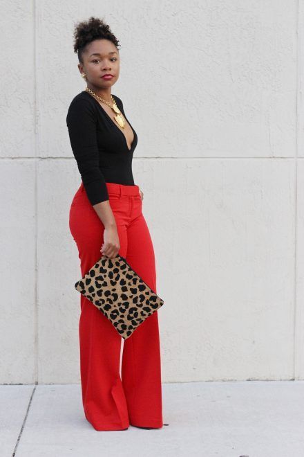 5 Ways To Style A Leopard Clutch For Date Night Leopard Clutch, Woman In Red, Red Pants, Looks Chic, Work Attire, Black Top, 5 Ways, Look Fashion, Classy Outfits