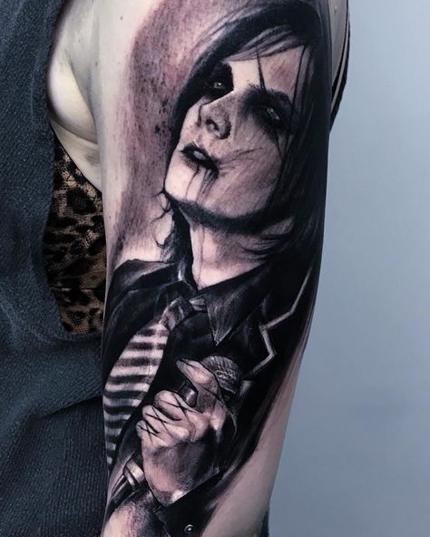 Hollie Pryce-Jones on Instagram: “Here’s one for all the emo kids 💀 My Chemical Romance’s Gerard Way 🔪 Thanks for sitting so well Bunny! #IMNOTOKAY” Gerard Way Tattoo, Way Tattoo, Symbols Tattoo, Emo Tattoos, Gorilla Tattoo, Rock Tattoo, Best Tattoo Ideas, Tattoo Arm, Arm Sleeve Tattoos