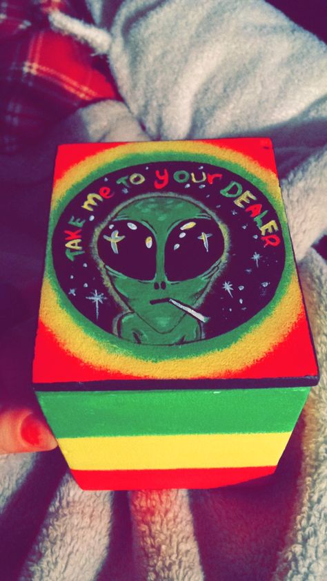 Diy Crafts For Stoners, Painted Stash Box Ideas, Diy Stash Box Painting Ideas, Trippy Box Painting Ideas, Stash Box Painting Ideas, Box Painting Ideas, Diy Box Crafts, Box Painting, High Jokes