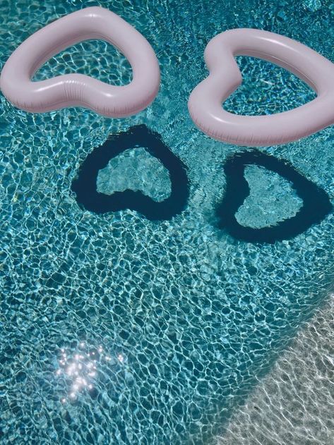 Blue Theme Pool Party, Couples Wedding Shower Pool Party, Vegas Pool Party Aesthetic, Aesthetic Pool Floats, Hen Pool Party, Poconos Bachelorette, Bachelorette Pool Floats, Beach Bachelorette Aesthetic, Pool Floaties Aesthetic