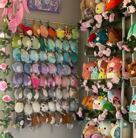 Squishmallows Set Up, Squishmallows Shelves, Squishmallow Shelf Display, Squishmallows Bedroom, Squishmellow Shelf, Plush Collection Display, Squash Mellows, Squishmallows Aesthetic Collection, Squishmallow Decor