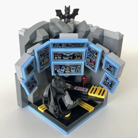 Batman 8x8 habitat | Controlroom in the Batcave. | daniel vermeir | Flickr Lego Batman Moc, Batcave Lego, Lego Tardis, Lego Habitat, Lego Batcave, Lego Vignette, Ancient Rome Projects, Batman Batcave, Easy Lego Creations