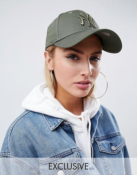 New Era 9Forty exclusive olive cap with tonal NY New Era Cap Outfit Woman, Ny Cap Outfit, Cap Outfits For Women, Ny Cap, Yankees Baseball Cap, Baseball Cap Outfit, Cap Outfit, Fashion Cap, New Era 9forty