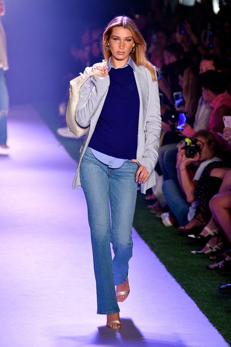 Bella Hadid Runway, 90s Fashion Models, Anwar Hadid, Gigi And Bella Hadid, Baby Bells, Bella Hadid Outfits, Brandon Maxwell, Bella Hadid Style, Navy Sweater