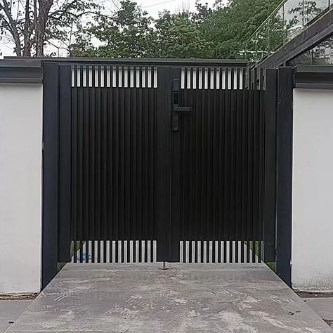 Front Gates Design, Front Gates Entrance, Gates Design Modern, Gates Modern, Modern Front Gate Design, Gate Driveway, Entrance Driveway, Iron Gates Driveway, Entrance Gates Driveway