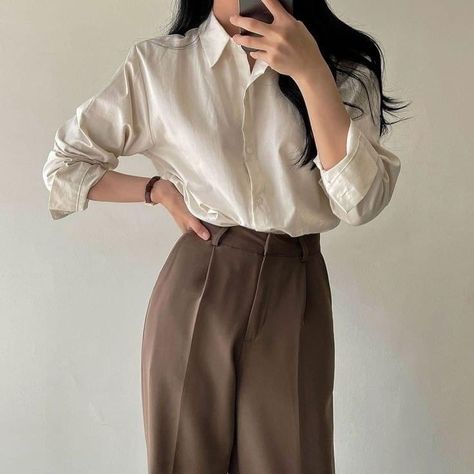 Squarepants Outfit, Korean Shirt, Korean Outfit Street Styles, Casual College Outfits, Korean Casual Outfits, Casual Day Outfits, Classy Work Outfits, Brown Pants, 가을 패션