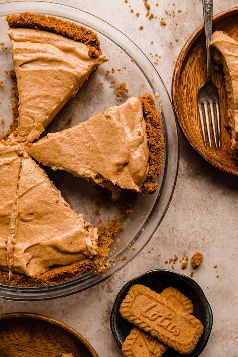 Pumpkin Pie With Biscoff Crust, Pumpkin Biscoff Pie, Biscoff Cookie Pie Crust, Biscoff Cookie Butter Pie, Biscoff Pumpkin Pie, Biscoff Pie Recipes, Gingerbread Cream Pie, Biscoff Pie Crust, Biscoff Cookie Pie