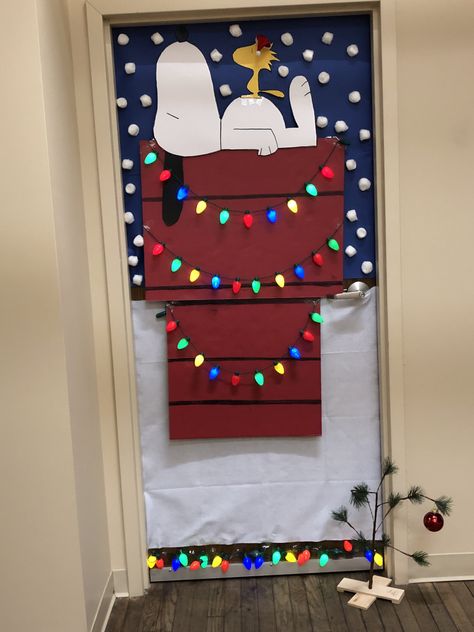 Holiday Classroom Doors, Winter Classroom Door, Diy Christmas Door Decorations, Door Decorations Classroom Christmas, Classroom Christmas Decorations, Holiday Door Decorations, Christmas Door Decorating Contest, Diy Christmas Door, Christmas Classroom Door