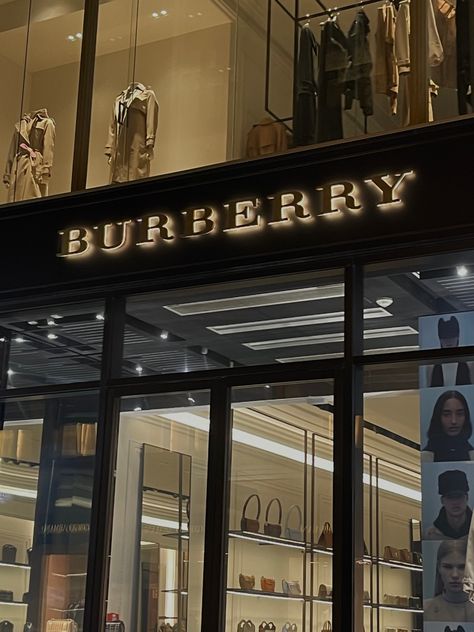 #luxury #fashion #burberry #style #streetstyle Luxury Designer Aesthetic, Rich Core Aesthetic, Fashion Brand Aesthetic, Luxury Brands Aesthetic, Jaguar Aesthetic, Burberry Aesthetic, Burberry Wallpaper, Money Buys Happiness, Burberry Style