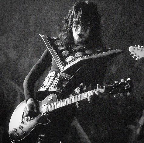 Ace Frehley 70s, Kiss Images, Kiss Members, 28 September, Vintage Kiss, Ace Frehley, Hot Band, Kiss Band, Cool Rocks