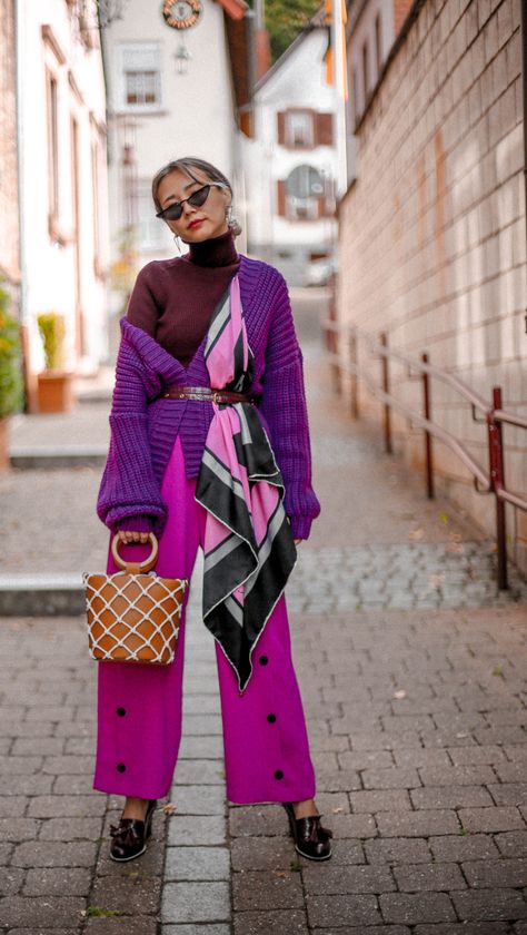 Knitwear that you can't miss - Queenhorsfall #fashion #fashionblog #knitwear #purple #burgundy #fallfashion2018 #fallfashion #style #styleblogger #silkscarf #streetstyle #chicstyle Mode Editorials, Style Moodboard, Cool Winter, Cooler Look, Looks Street Style, Winter Trends, Fashion Weeks, Street Style Inspiration, Mode Inspo